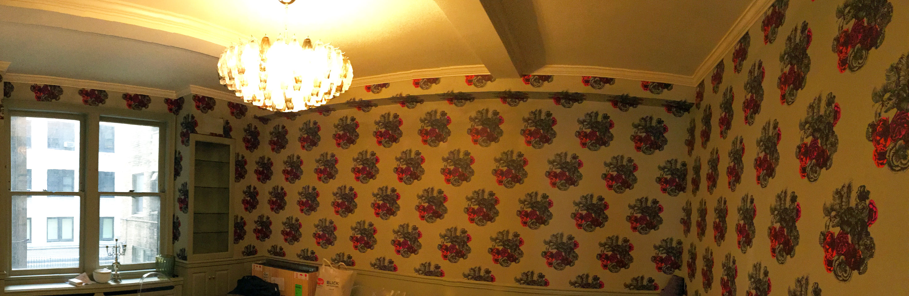 3d floral wallpaper with bright chandelier
